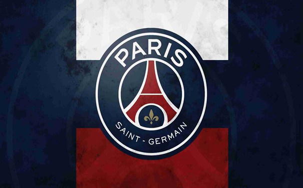 拿来吧你！柏林赫塔球员一把抢过对手教练给球员的战术小纸条